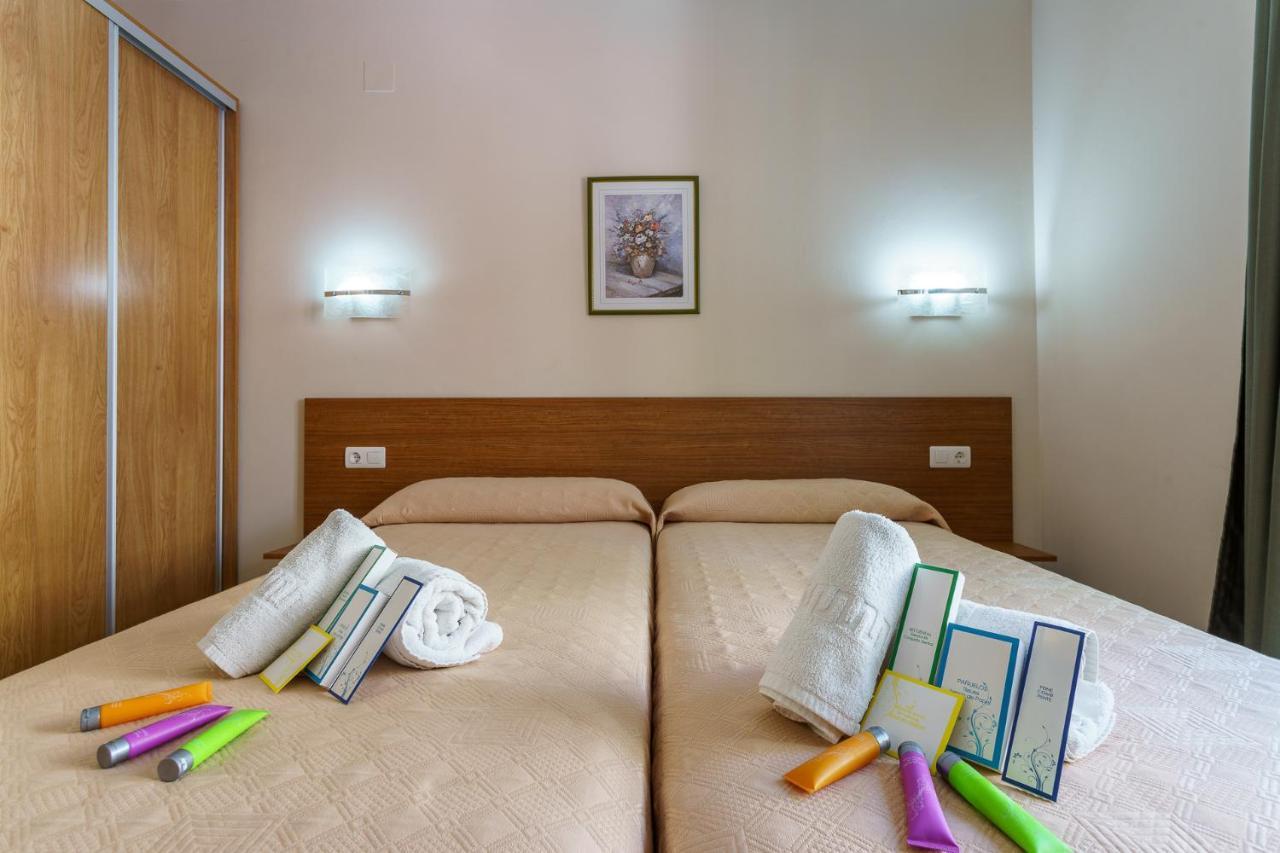 Hostal Costabella Powered By Faro Homes Фуэнхирола Экстерьер фото