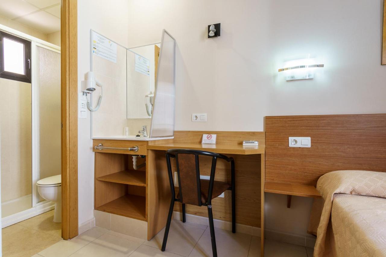 Hostal Costabella Powered By Faro Homes Фуэнхирола Экстерьер фото