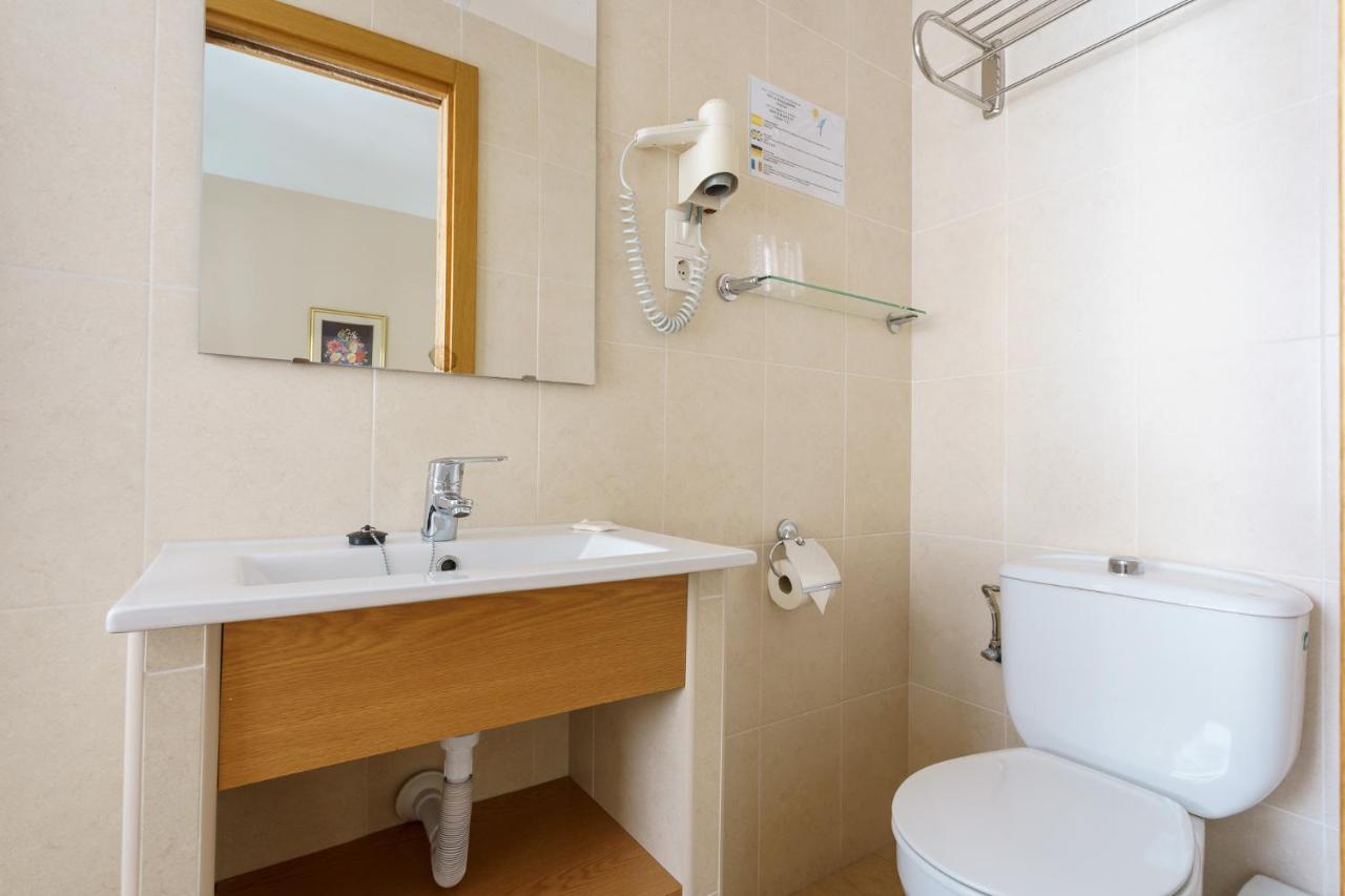 Hostal Costabella Powered By Faro Homes Фуэнхирола Экстерьер фото