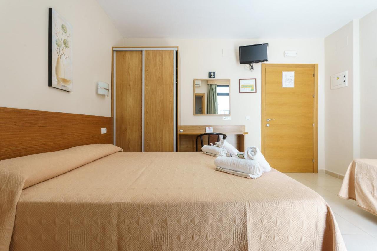 Hostal Costabella Powered By Faro Homes Фуэнхирола Экстерьер фото