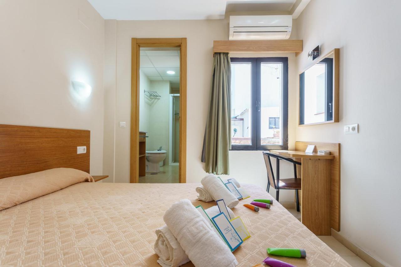 Hostal Costabella Powered By Faro Homes Фуэнхирола Экстерьер фото