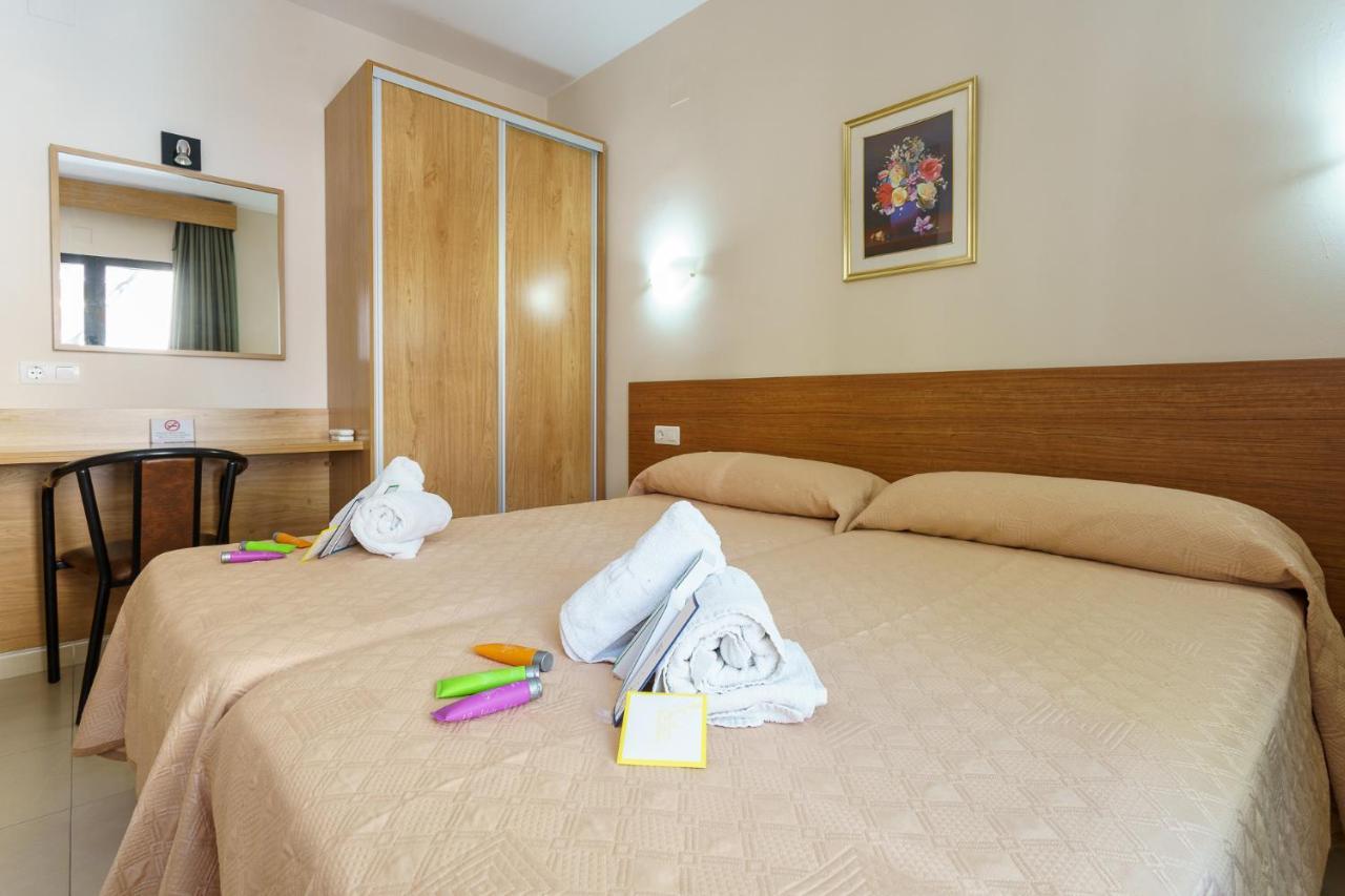 Hostal Costabella Powered By Faro Homes Фуэнхирола Экстерьер фото