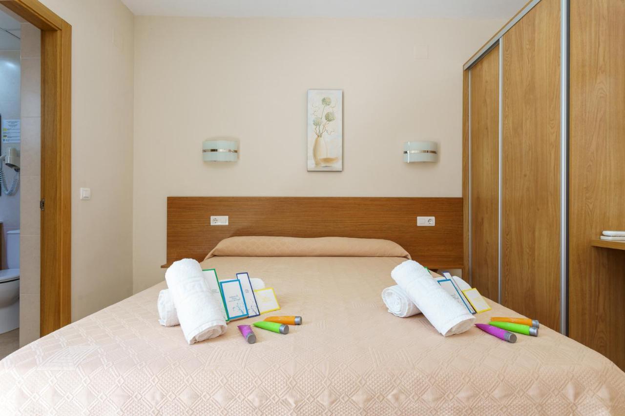 Hostal Costabella Powered By Faro Homes Фуэнхирола Экстерьер фото