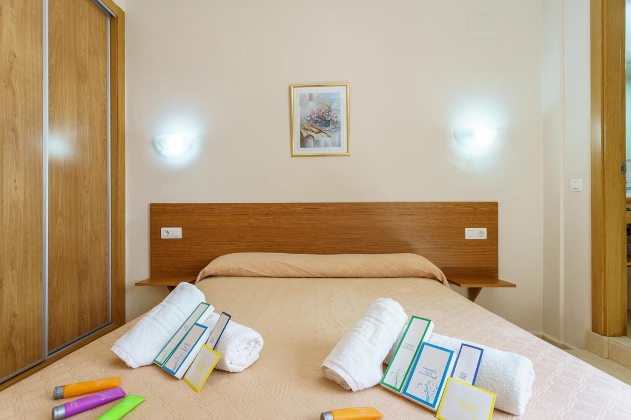 Hostal Costabella Powered By Faro Homes Фуэнхирола Экстерьер фото