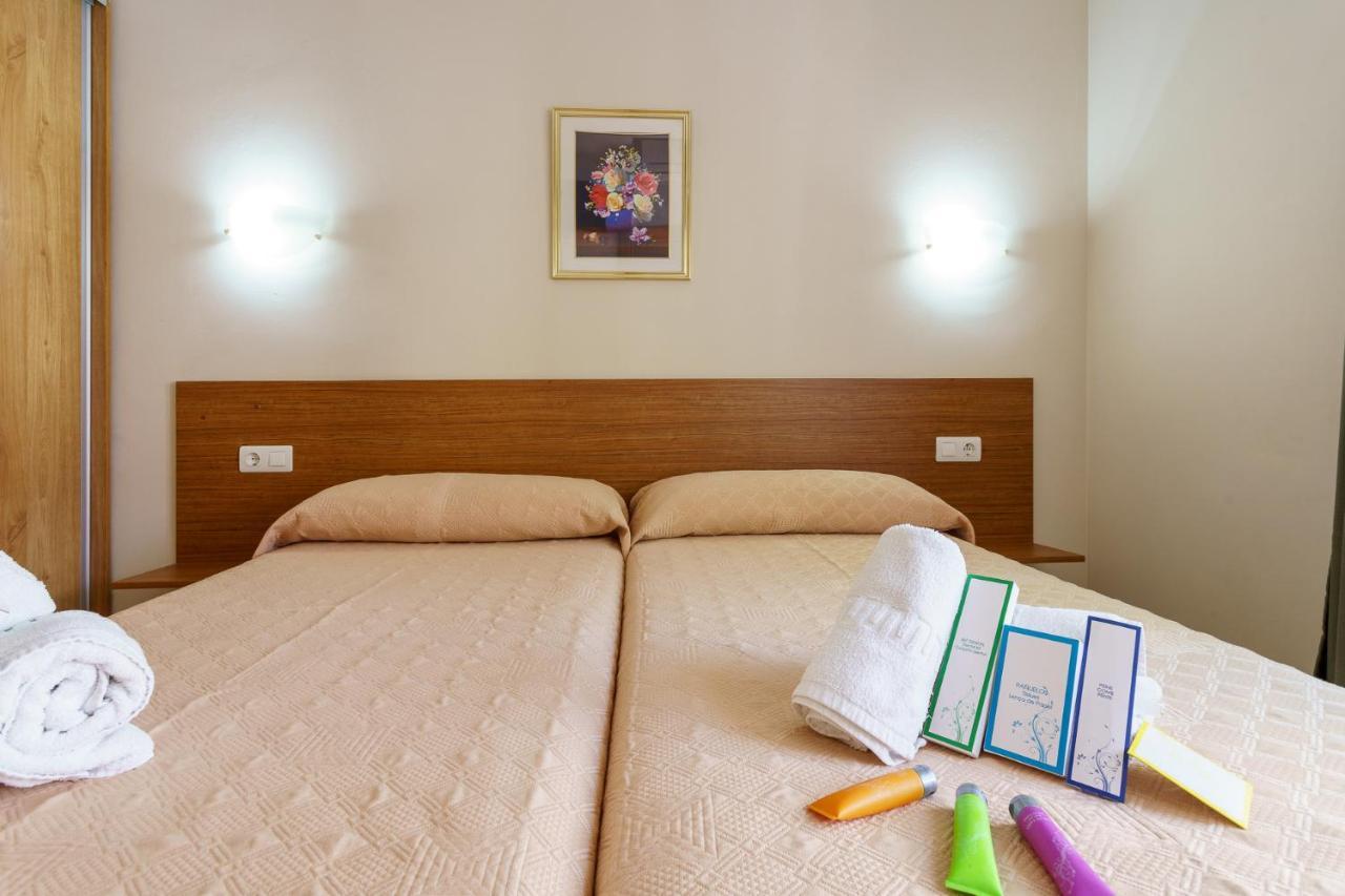 Hostal Costabella Powered By Faro Homes Фуэнхирола Экстерьер фото